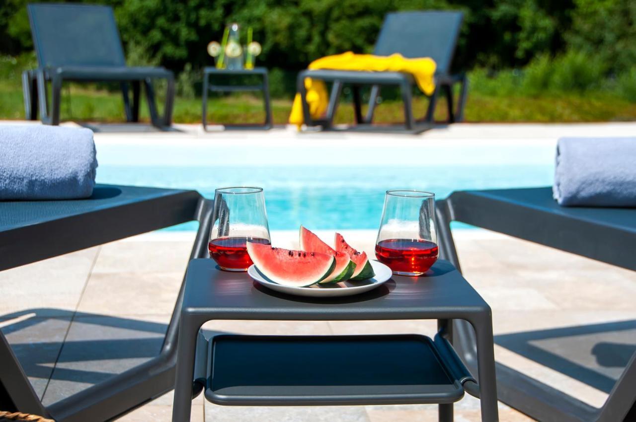 Jolanda Villa *